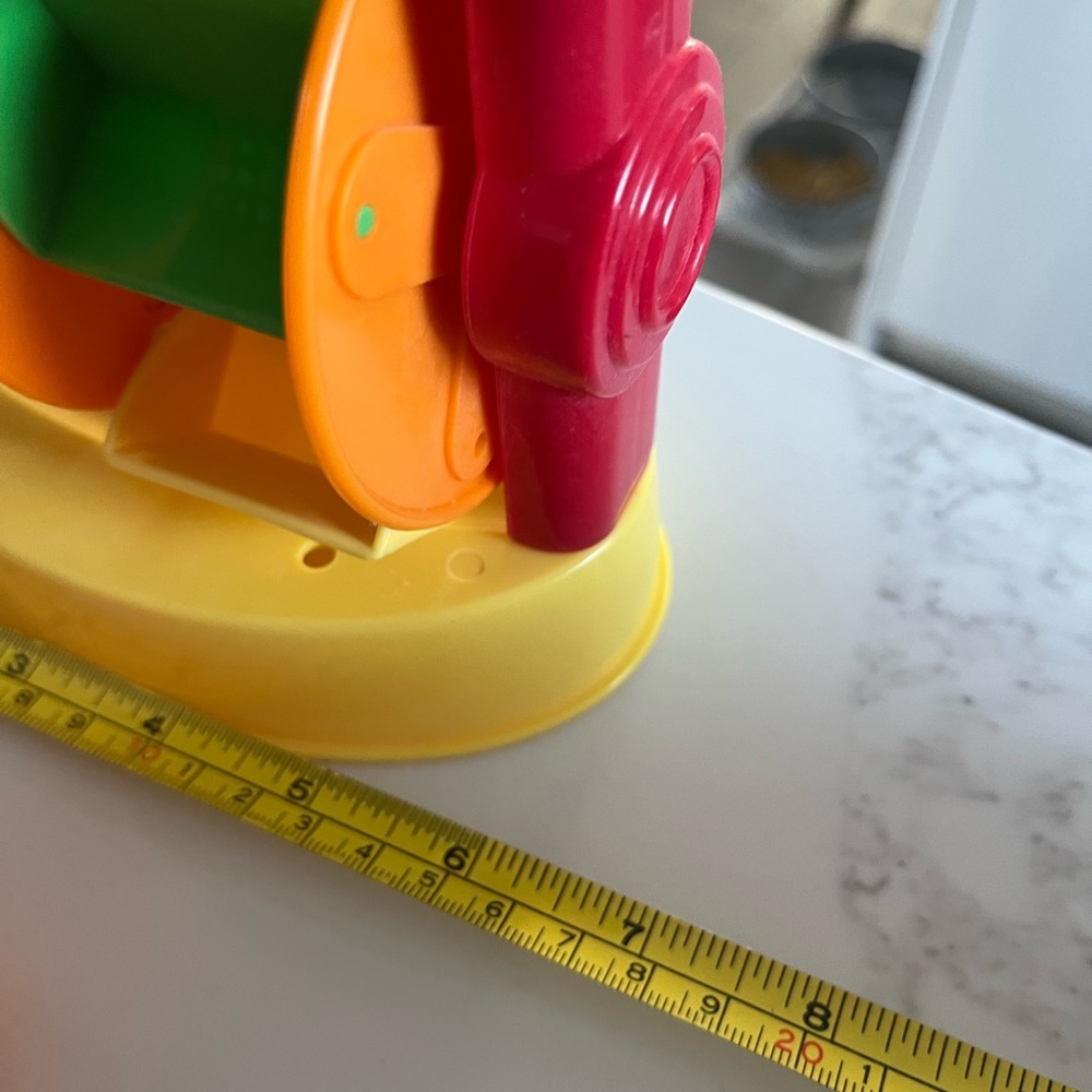 Fabulous water & sand toys. These are smaller in size - great for younger kids - Picture 5 of 12